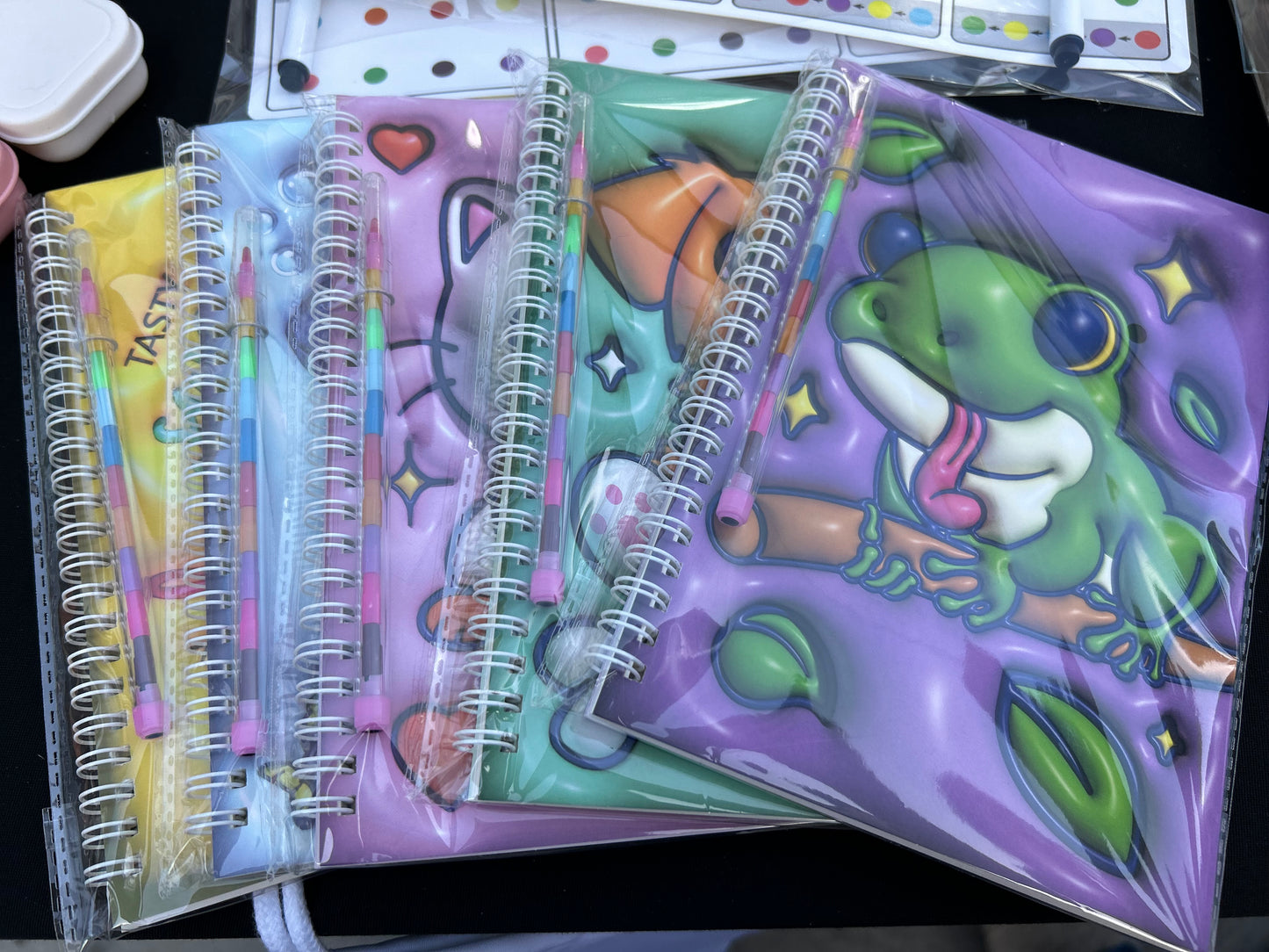 Notebook & Push crayon set